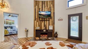 1 bedroom, iron/ironing board, travel crib, WiFi