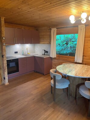 Private kitchen - Cozy cabin in the countryside (Dammbach)