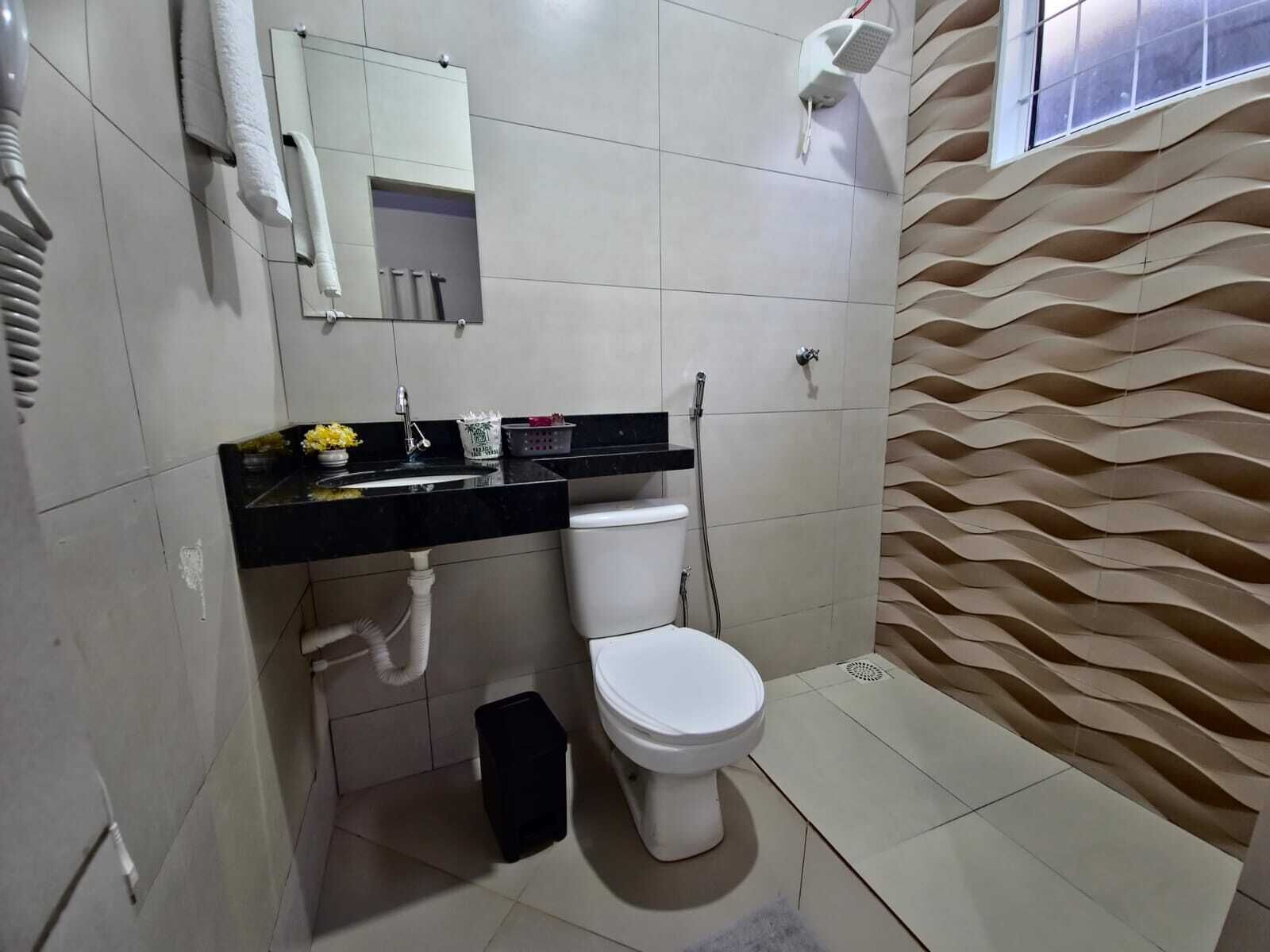 Casa familiar, vistes al llac | Bany | Dutxa, assecador de cabells, tovalloles i sabó 