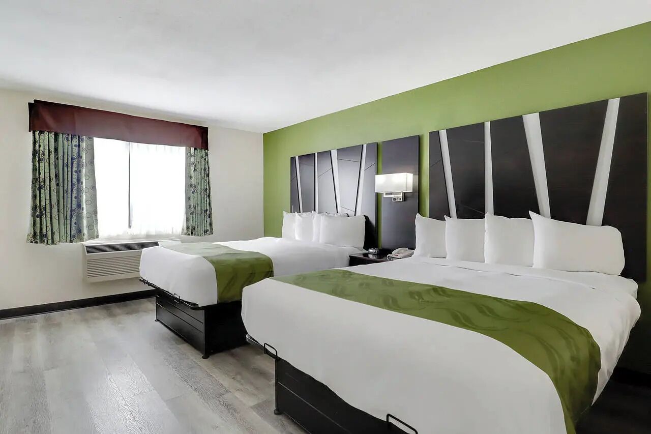 Suite Standar, Beberapa Tempat Tidur | Meja kerja, tirai kedap cahaya, setrika/meja setrika, dan Wi-Fi gratis