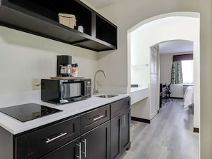 Caja de seguridad en la habitación y escritorio 