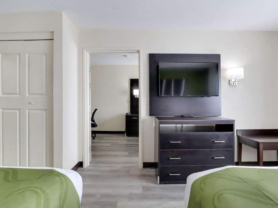 In-room safe, desk, iron/ironing board, free WiFi