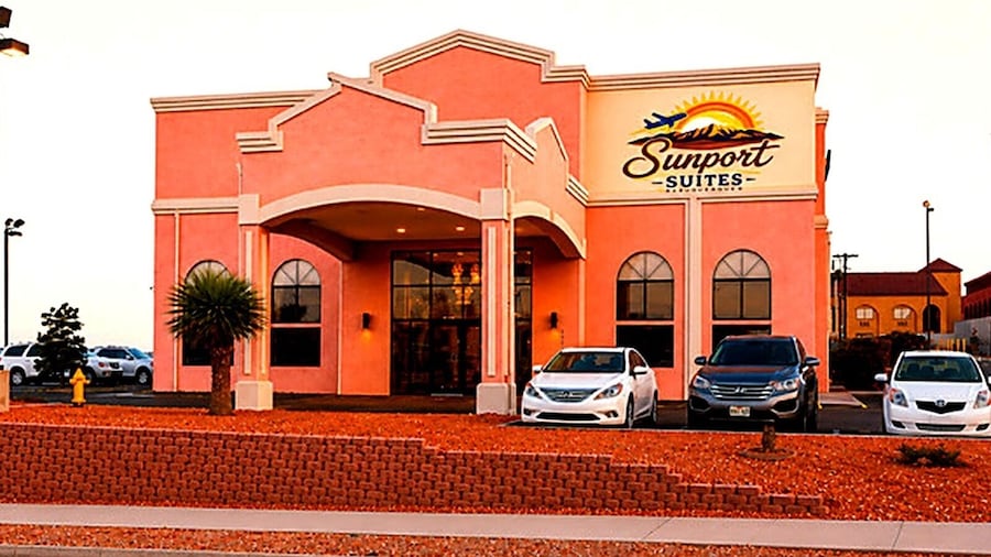 Sunport Suites near Albuquerque Airport I 25