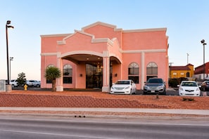 Exterior - Sunport Suites Albuquerque Airport (Albuquerque)