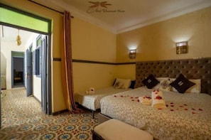 Deluxe Triple Room | Iron/ironing board, free WiFi - Riad Omi Winna (Marrakech)