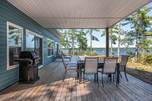 Outdoor dining - New Waterfront Cottag on Hirtle Lake (East Clifford)