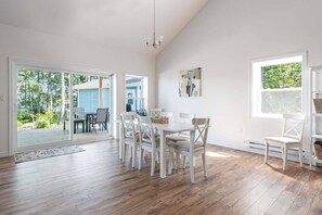 Dining - New Waterfront Cottag on Hirtle Lake (East Clifford)