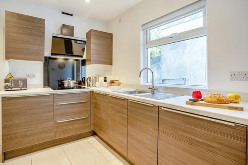 3 Bed in Cardiff (oc-bow188)