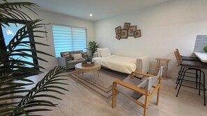 2 habitaciones, tabla de planchar con plancha y cuna de viaje 