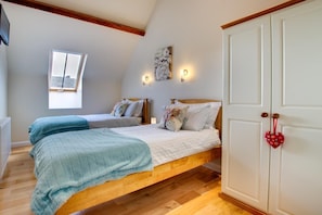 Iron/ironing board, travel cot, free WiFi, bed sheets - 3 Bed in Tywyn (oc-bow170) (Tywyn)