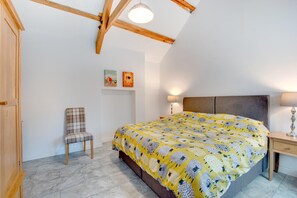 A bedroom with a bed, a chair, a nightstand, and a ceiling light. - 1 Bed in Aberystwyth (oc-bow182) (Rhos-y-garth)
