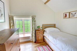Bügeleisen/Bügelbrett, Reisekinderbett, kostenloses WLAN, Bettwäsche