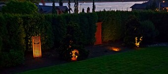 Spacious Columbia River View Executive home. Sleeps 8. Beautiful views of river