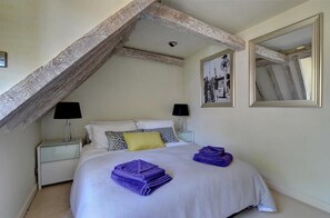 2 bedrooms, iron/ironing board, travel cot, free WiFi - 2 Bed in Tunbridge Wells (oc-tw660) (Tunbridge Wells)
