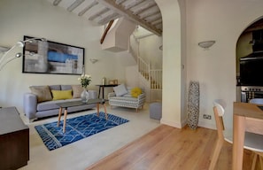 TV - 2 Bed in Tunbridge Wells (oc-tw660) (Tunbridge Wells)