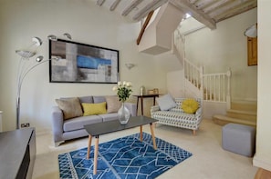 TV - 2 Bed in Tunbridge Wells (oc-tw660) (Tunbridge Wells)