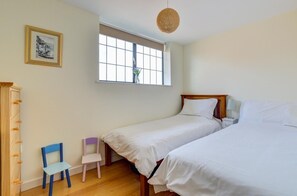 Free WiFi, bed sheets - 2 Bed in Swanage (oc-wy412) (Swanage)