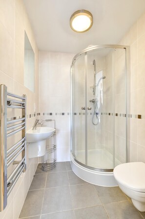 Towels - 2 Bed in Swanage (oc-wy412) (Swanage)