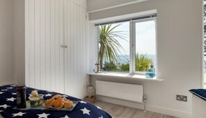 Iron/ironing board, free WiFi, bed sheets - 1 Bed in Torquay (oc-admira) (Torquay)
