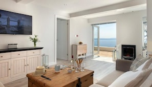 TV, fireplace - 1 Bed in Torquay (oc-admira) (Torquay)