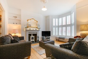 TV, fireplace - 3 Bed in Mumbles (oc-hh1223) (The Mumbles)