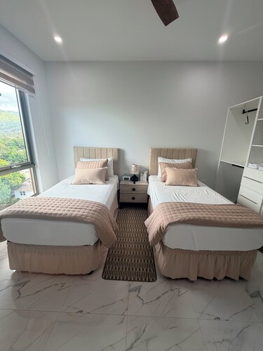 2BDRM • 24hrs Security • Top floor with Mountain View • Rooftop Pool and Gym