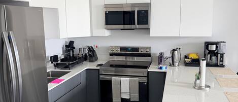Coffee/tea maker, fridge, microwave, oven