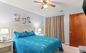 Iron/ironing board, WiFi, bed sheets - 4 bed 2 bath townhome walking distance from the beach! (Panama City Beach)