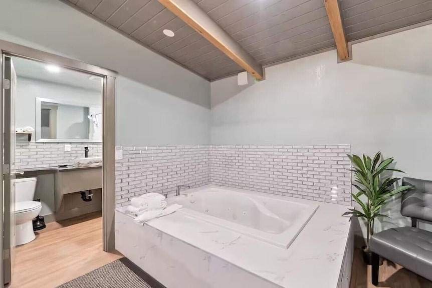 Emerald Spa King Escape - South Lake Tahoe, CA