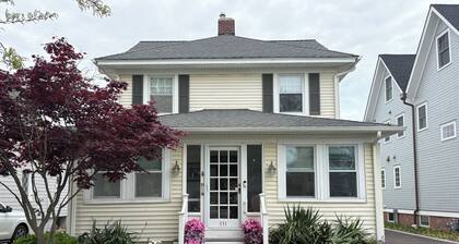 5 bedroom house one block to Sea Girt beach