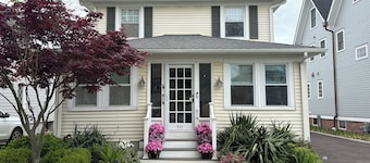5 bedroom house one block to Sea Girt beach