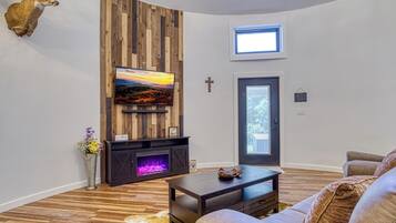 Smart TV, fireplace, DVD player, books