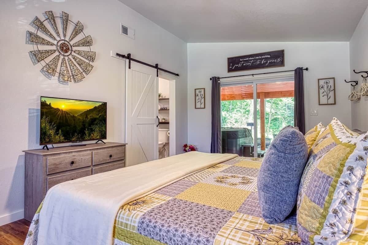 1 bedroom, iron/ironing board, travel crib, WiFi
