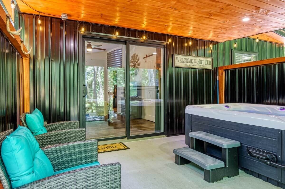 Indoor spa tub