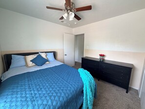 5 habitaciones, tabla de planchar con plancha y wifi 