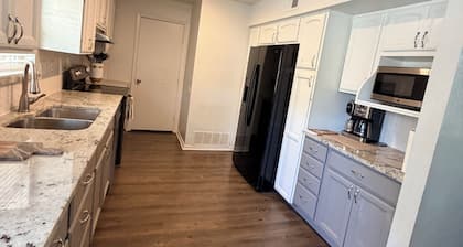 Entire Home @ Allen TX: Beautiful & Comfortable 5BR with Pool – Sleeps 12