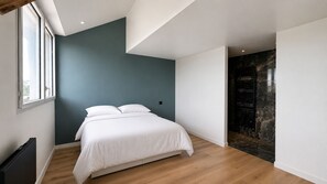 Bügeleisen/Bügelbrett, Reisekinderbett, WLAN