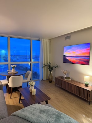 Smart-TV, Tischtennisplatte