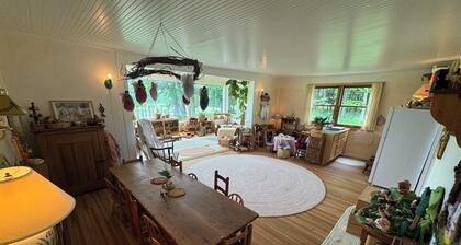 Serene 3-bedroom cottage, a children's paradise, in welcoming Harbor Springs.