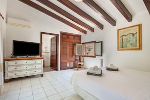 3 bedrooms, WiFi, bed sheets