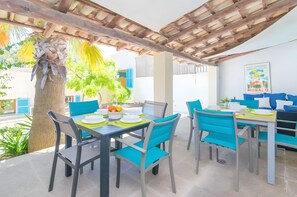Outdoor dining - Holiday Home 'Pla Den Cosset' with Private Pool, Wi-Fi and Air Conditioning (Capdepera)