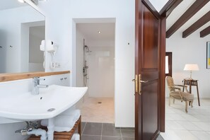 Bathroom - Holiday Home 'Pla Den Cosset' with Private Pool, Wi-Fi and Air Conditioning (Capdepera)
