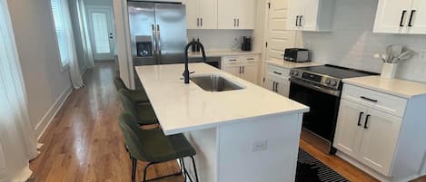 Coffee/tea maker, fridge, microwave, oven