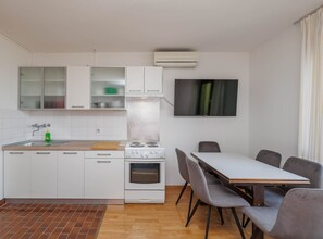 Dining room - Family Apartments Maja Malinska (Malinska-Dubasnica)