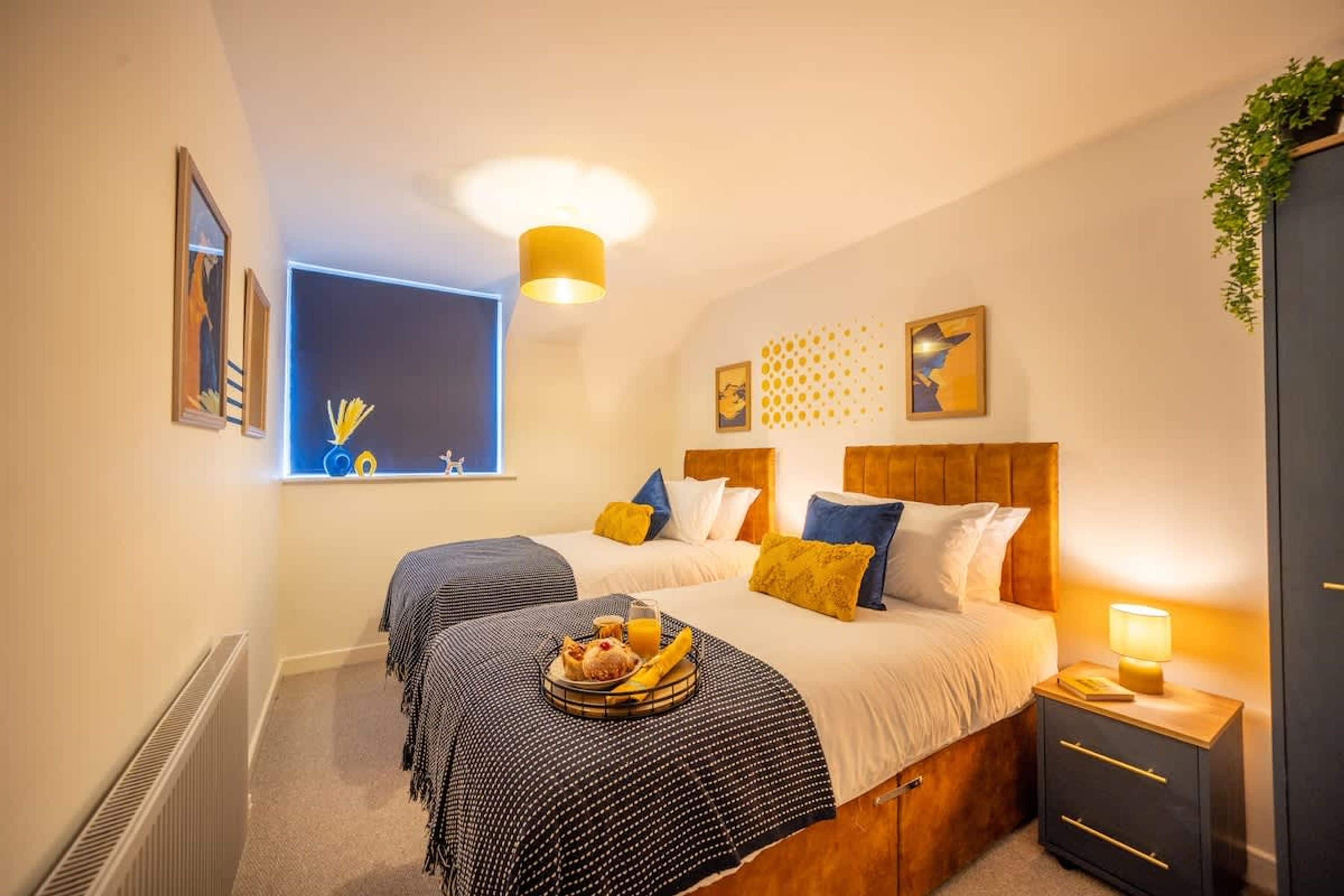5 bedrooms, desk, iron/ironing board, travel cot