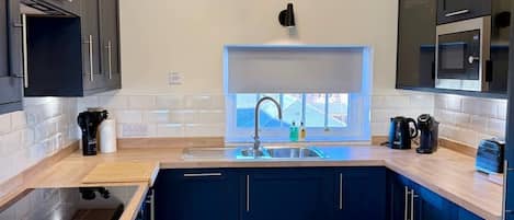 Coffee/tea maker, fridge, microwave, oven