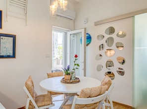 Apartment (Two Bedroom Apartment with Terrace an) | Dining room - Apartment Matoš (Omis)