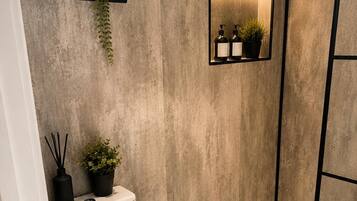Shower, towels