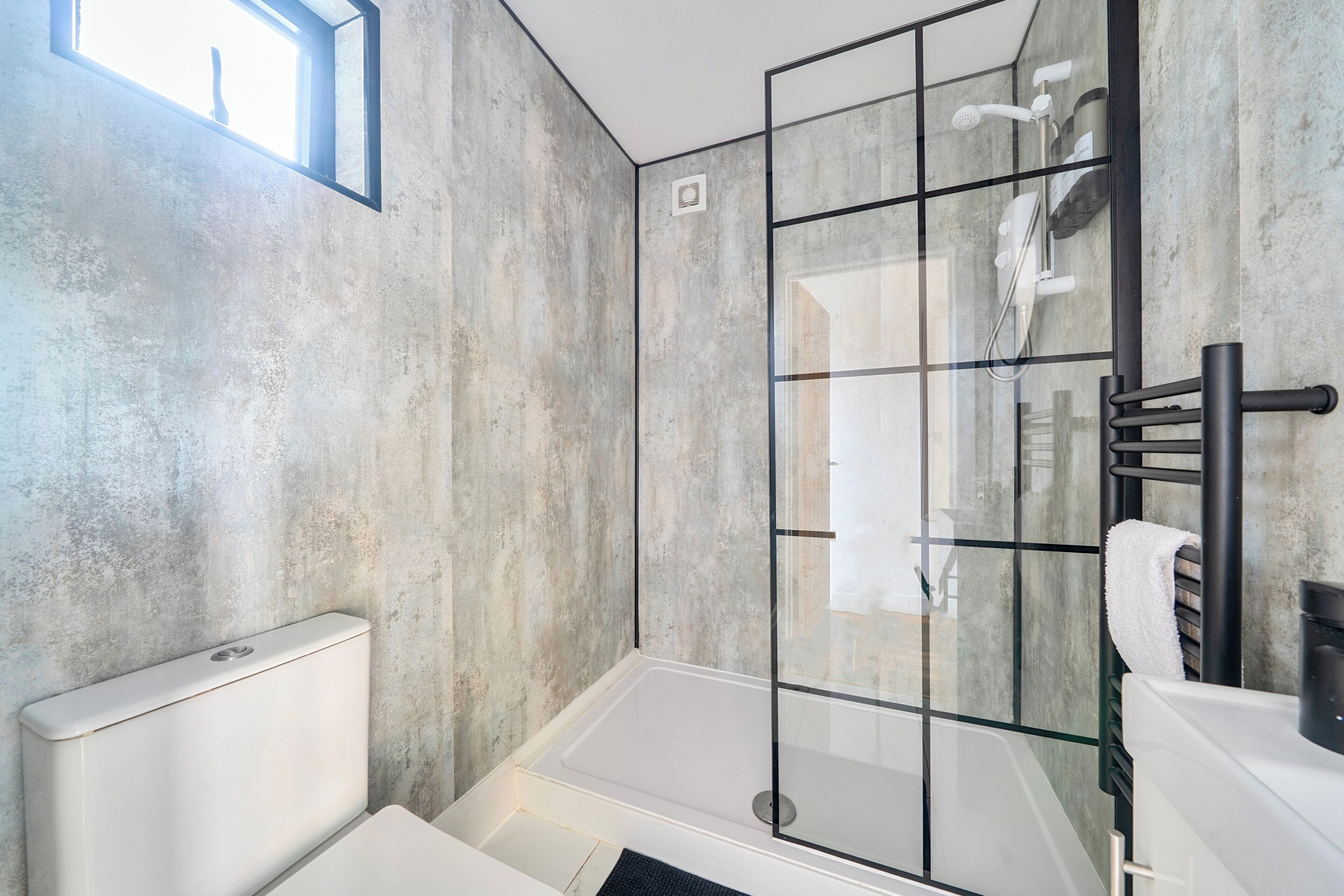 Shower, towels