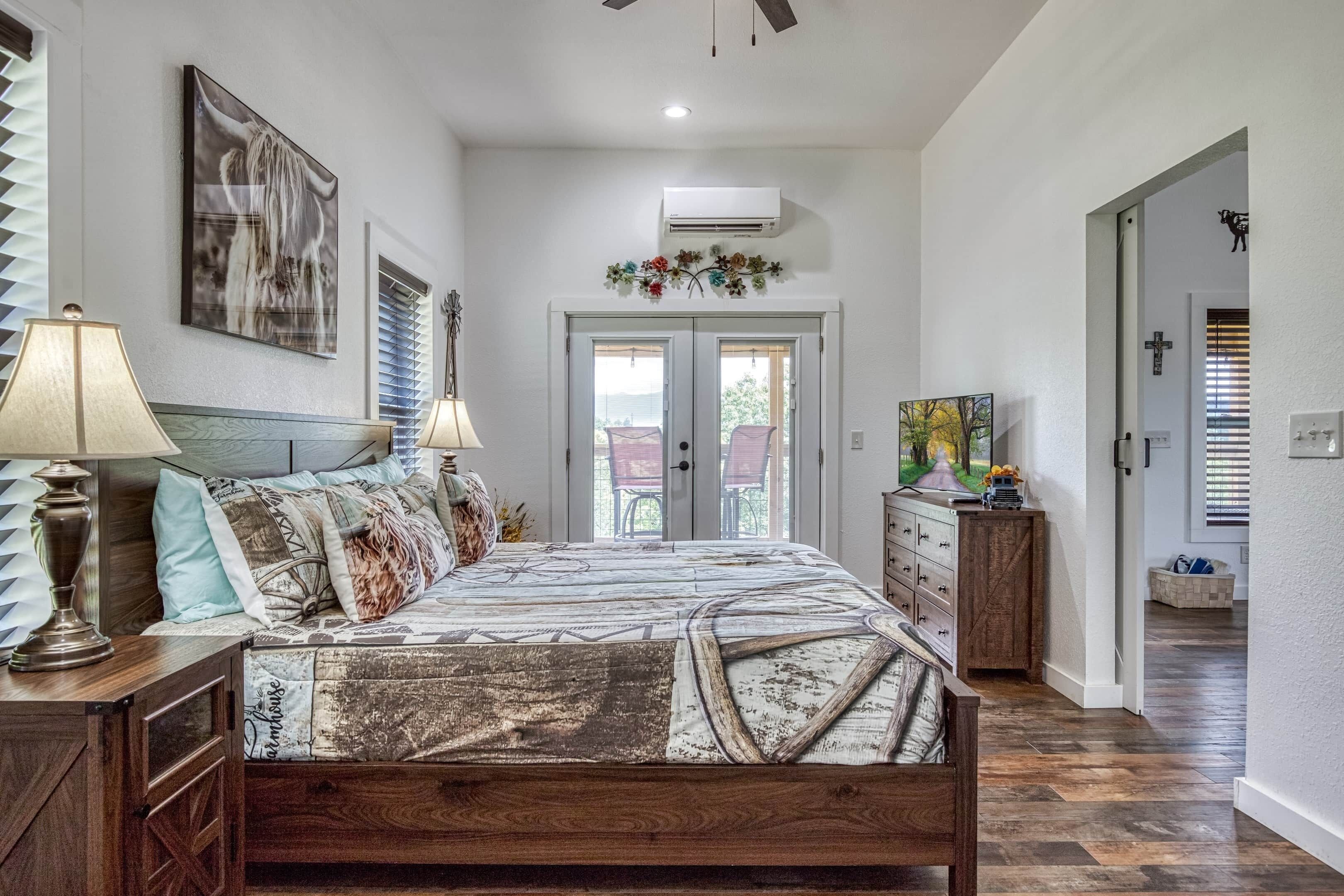 1 bedroom, iron/ironing board, travel crib, WiFi (free)